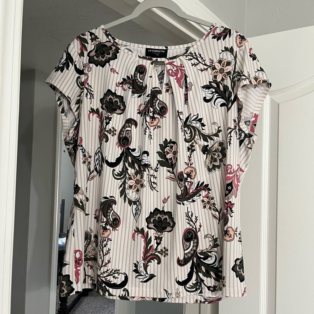 Liz Claiborne White Pleated Cap Sleeve Blouse